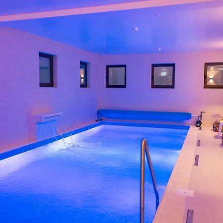 Hotel Aura Unirii アルバ・ユリア エクステリア 写真