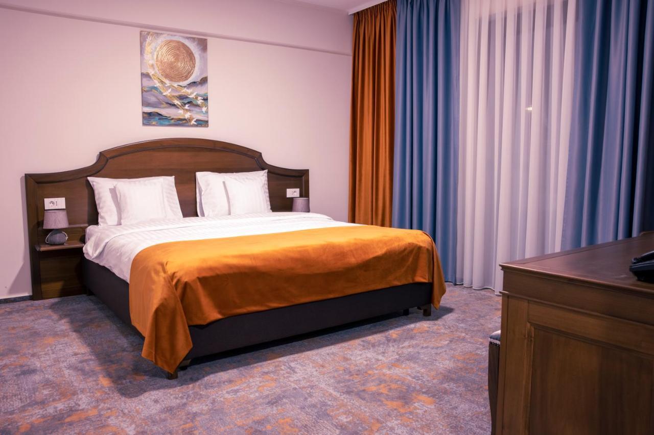 Hotel Aura Unirii アルバ・ユリア エクステリア 写真