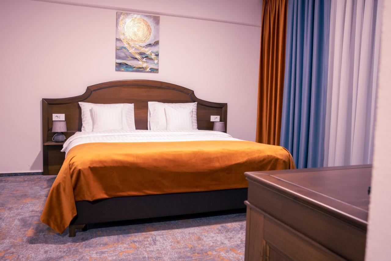 Hotel Aura Unirii アルバ・ユリア エクステリア 写真