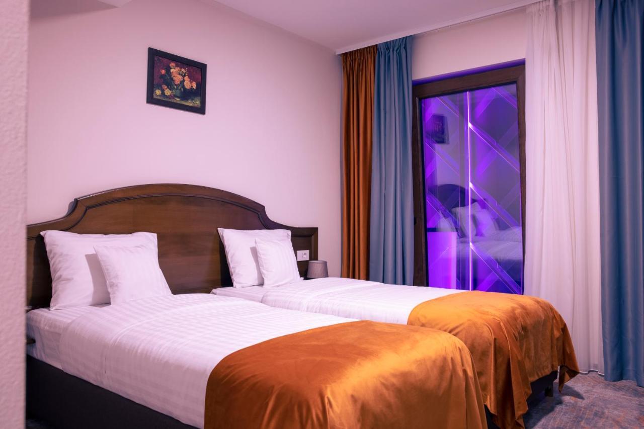 Hotel Aura Unirii アルバ・ユリア エクステリア 写真