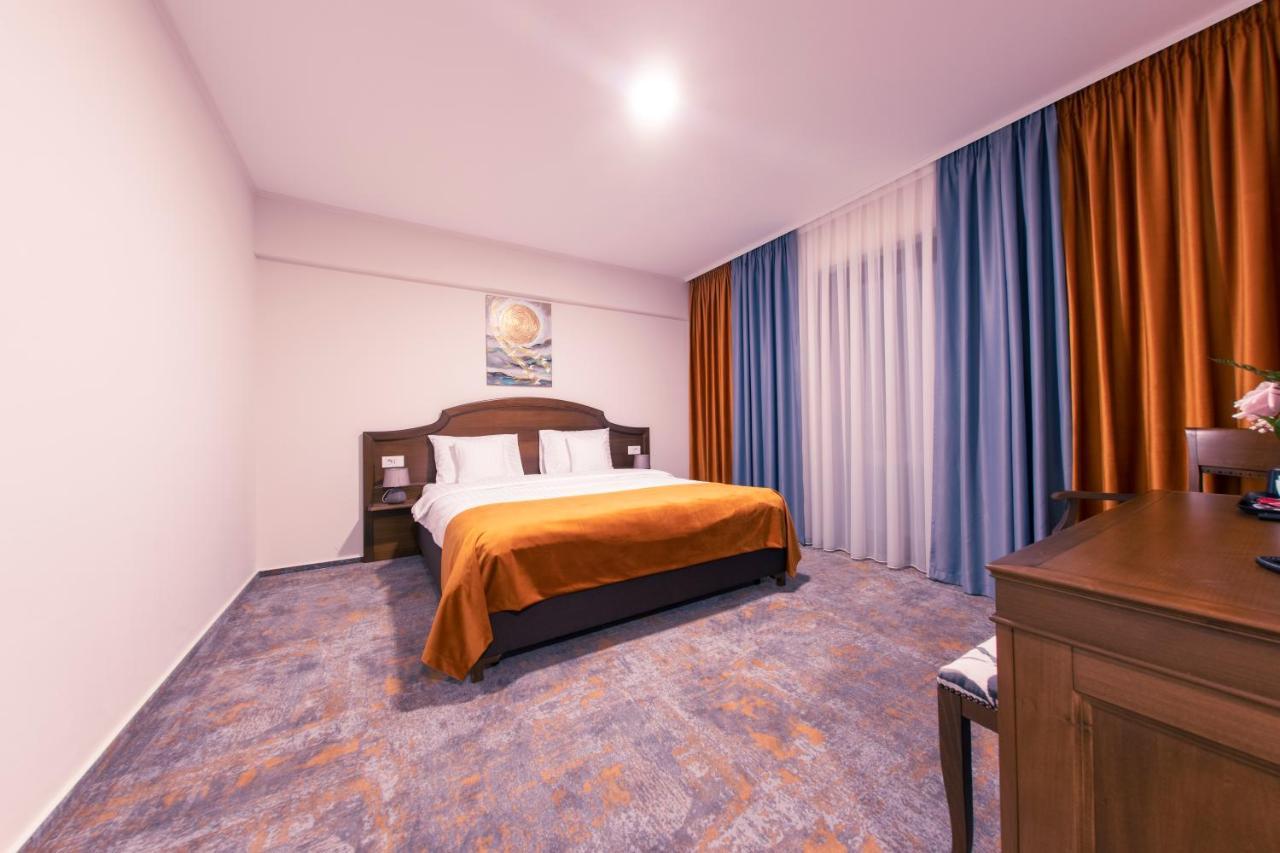 Hotel Aura Unirii アルバ・ユリア エクステリア 写真