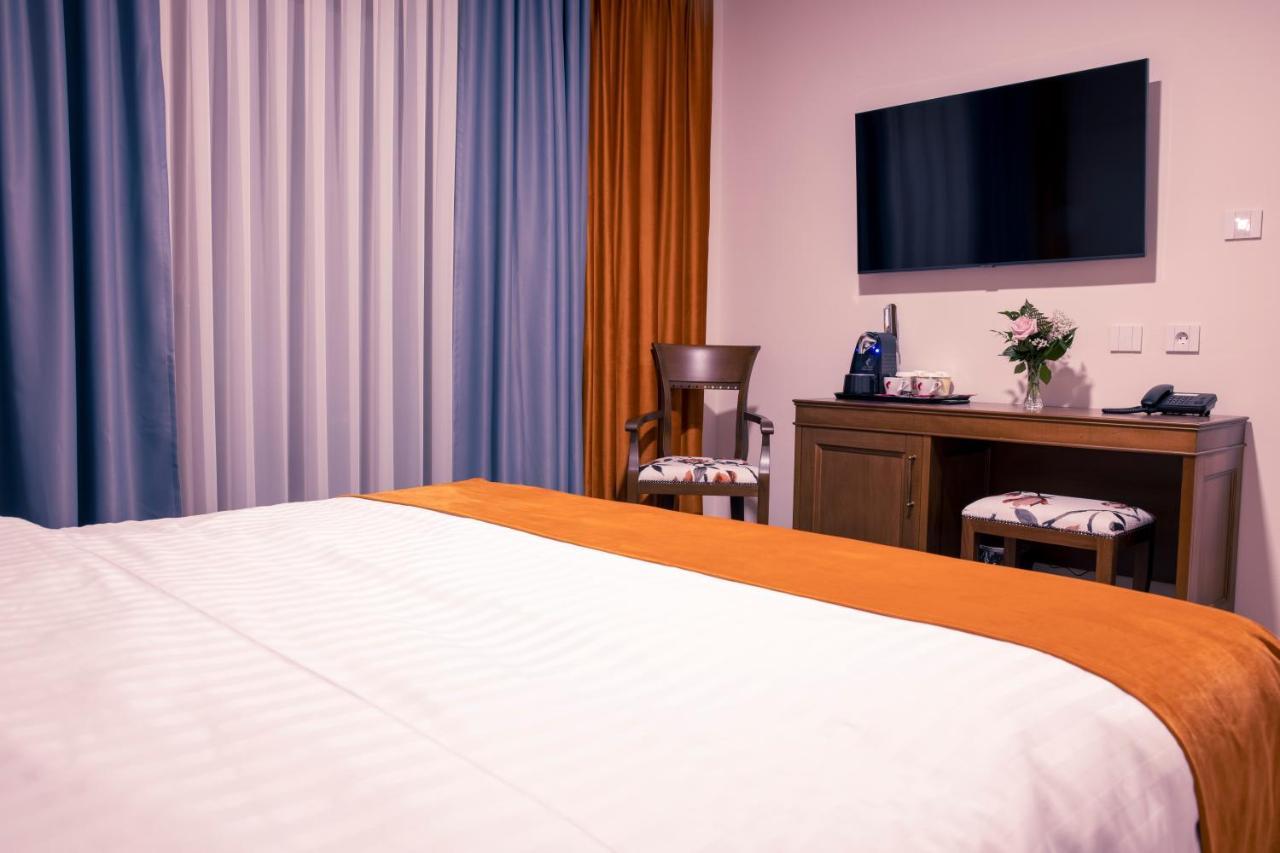 Hotel Aura Unirii アルバ・ユリア エクステリア 写真