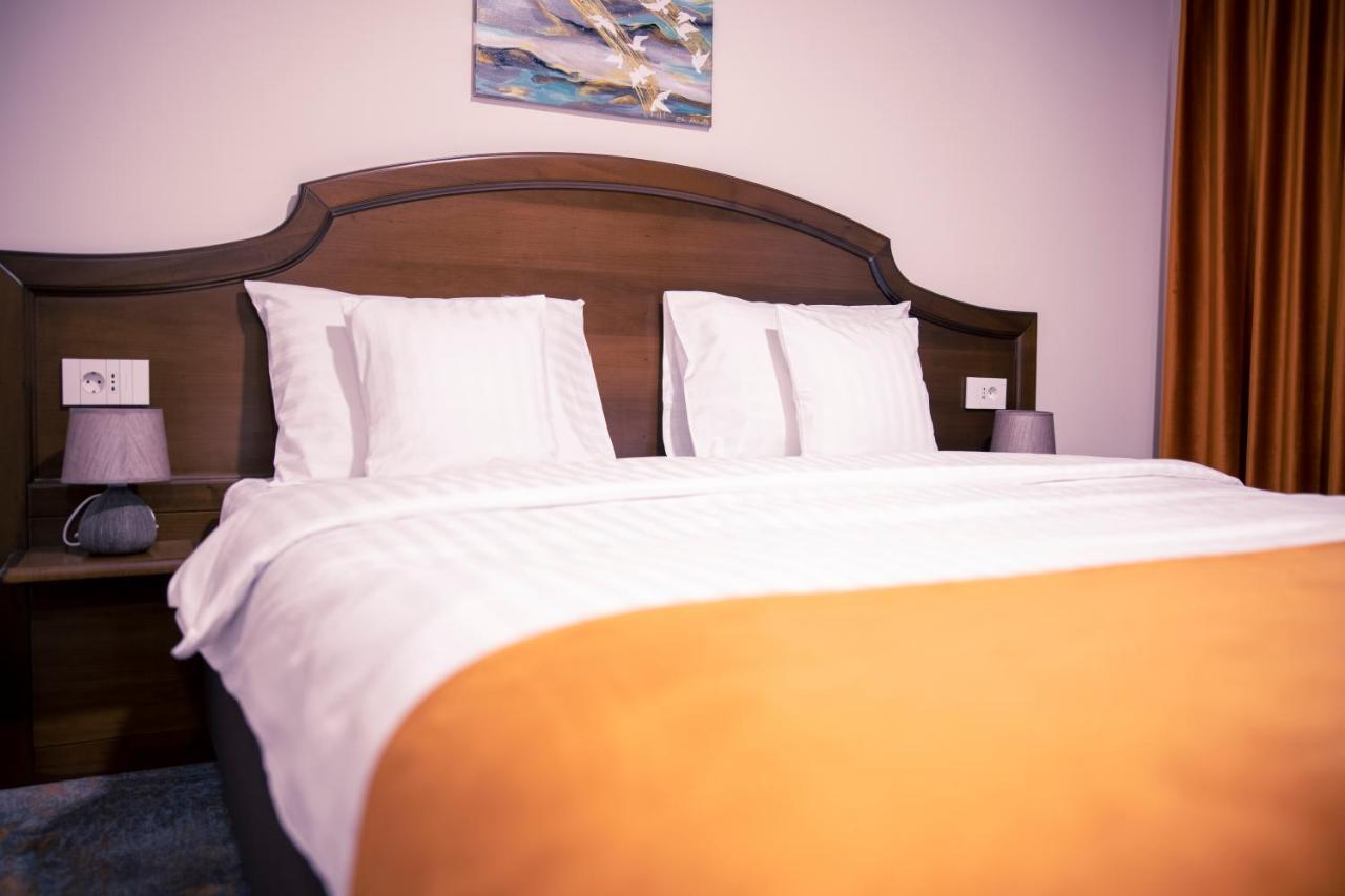 Hotel Aura Unirii アルバ・ユリア エクステリア 写真