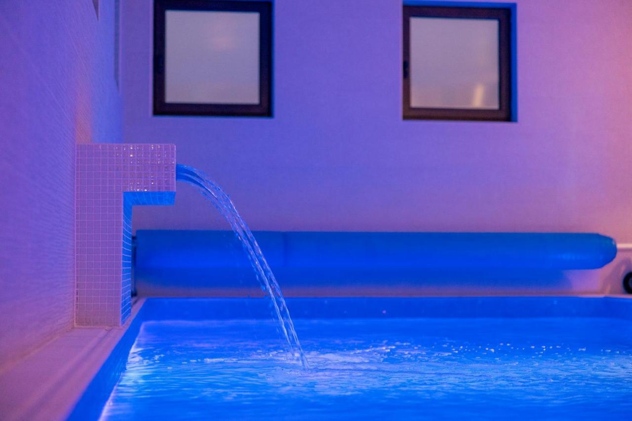 Hotel Aura Unirii アルバ・ユリア エクステリア 写真